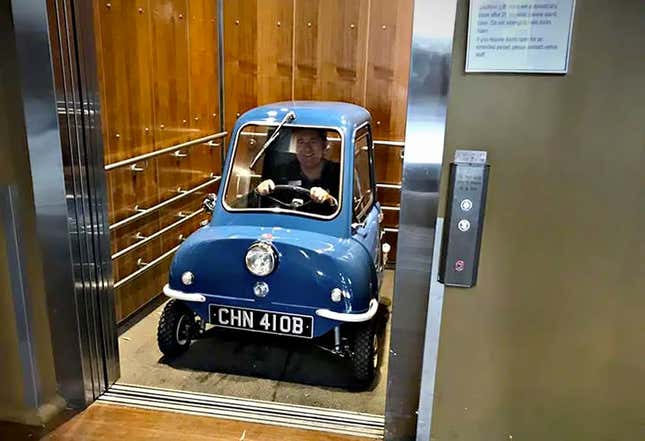 Imagen para el artículo titulado Como un LEGO, el coche más pequeño del mundo viene con kit de instrucciones para construirlo