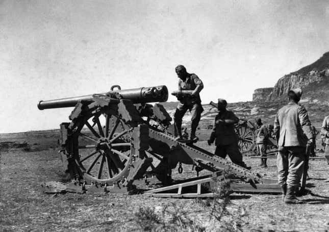 The Italian guns in action in Edaga Hamus, south-east of Adigrat, near Makale, Ethiopia on November 11, 1935.