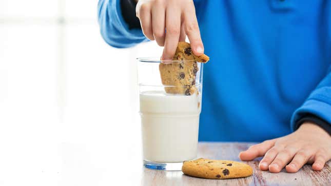 Image for article titled Why Dunking Cookies in Milk (and Tea and Coffee) Is Good, Scientifically Speaking