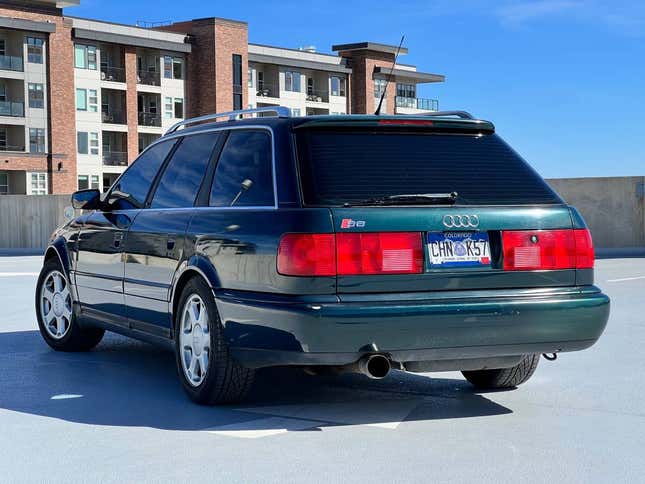 $14,995 というタイトルの記事の画像、この 1995 年の Audi S6 Avant はハイタッチする価値があるか?