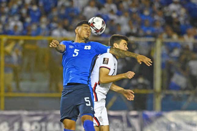 El Salvador’s Ronald Rodríguez (L) and USMNT’s Gio Reyna vie collide in their Qatar 2022 FIFA World Cup CONCACAF qualifier.