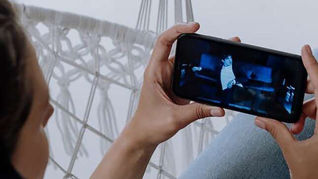 Imagen para el artículo titulado Psiquiatras alertan de un nuevo tipo de trastorno mental similar al Tourette que se extiende por las redes sociales