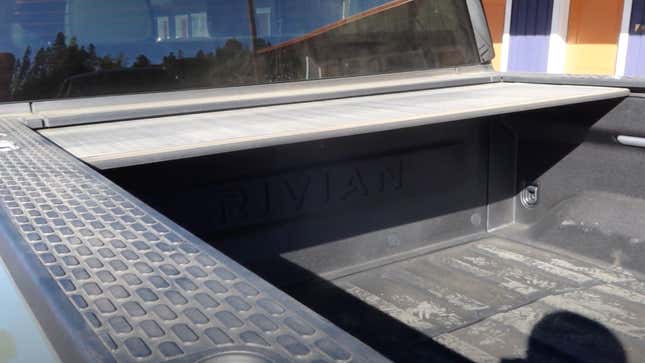 Image for article titled Your Guide To The 2022 Rivian R1T Electric Pickup's Incredible Gadgets