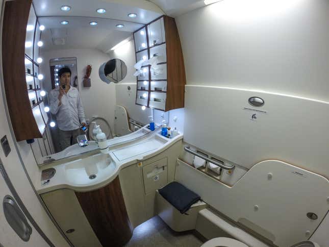 Image for article titled What it’s like to fly the $23,000 Singapore Airlines Suites class