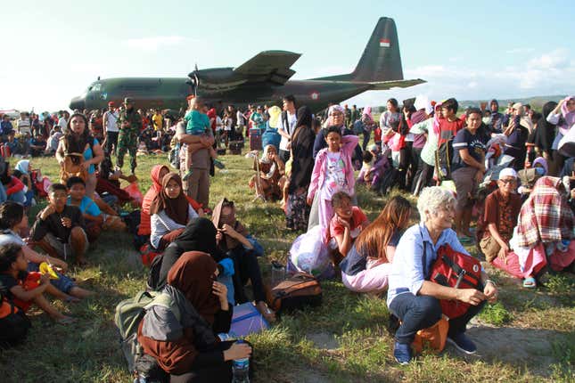 Image for article titled The aftermath of Indonesia’s devastating tsunami, which has killed more than 800 people
