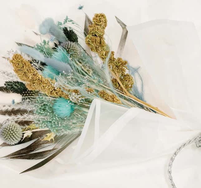 Image for article titled The Only Weed Gift Guide You Need