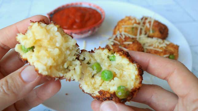 Image for article titled Low-Carb Cauliflower Arancini Are Actually Amazing