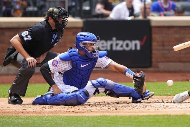 Mets DFA C Gary Sanchez, activate C Tomas Nido
