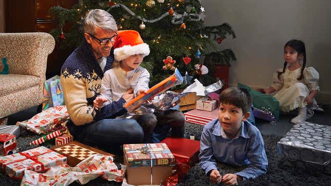 Image for article titled Things To Never Say To Someone Who Is Alone For The Holidays