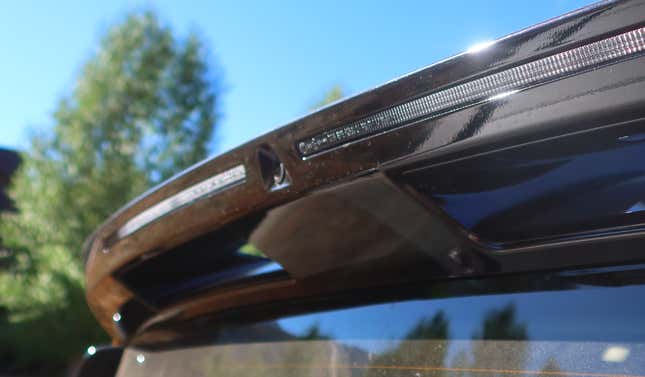 Image for article titled Your Guide To The 2022 Rivian R1T Electric Pickup's Incredible Gadgets