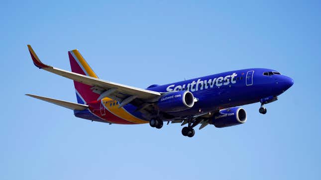 Image for article titled Southwest Offers Unhappy Holiday Travel Customers 25,000 Points With Alleged Upcoming Refunds