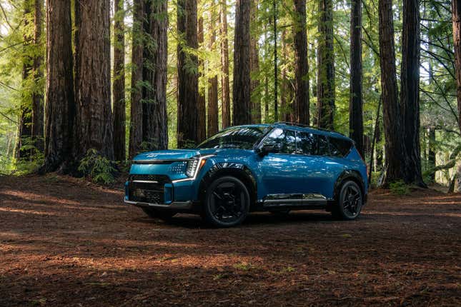 Image for article titled 2024 Kia EV9 Electric Three-Row SUV Promises 300 Miles of Battery Range in the U.S.