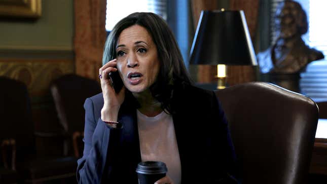 Image for article titled Kamala Harris Exasperatedly Explains Her Job To Aunt Again