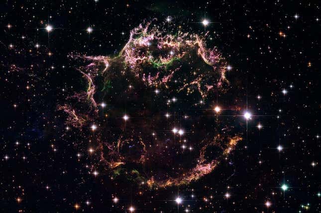 Cassiopeia A vista por Hubble en 2004.