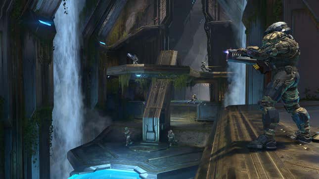 Spartans duke it out on the Catalyst map of Halo Infinite.
