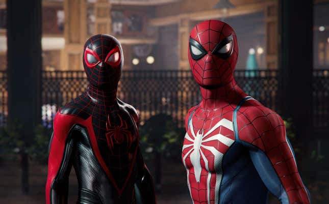 Miles Morales y Peter Parker en Marvel's Spider-Man 2.