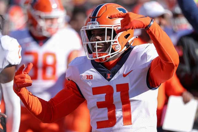 Illinois Fighting Illini defensive back Devon Witherspoon (31) was a zero-star recruit out of high school. Will he be the first DB drafted in 2023?