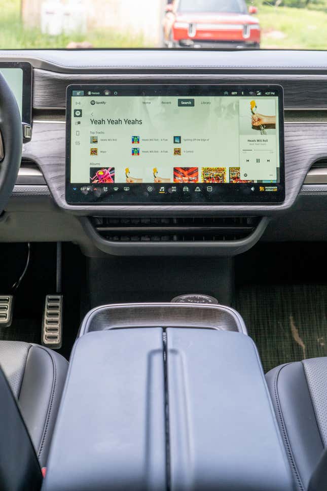 Image for article titled The 2022 Rivian R1S Is the Rightful Heir to the Land Cruiser Throne