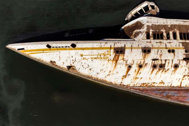 Image for article titled Saddam Hussein’s Capsized Yacht Is a Curious Attraction For Sightseers and Locals in Iraq