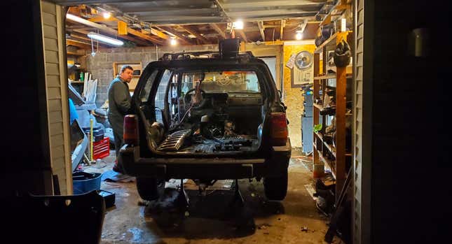 Image for article titled I'm Building A World-Traveling Overlanding Rig Out Of Two $350 Parts Cars And It's Already A Shit-Show