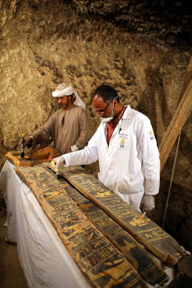 epa06378793 Egyptians archaeologists work on restoring wooden sarcophagus cover at a recently found tomb and re-discovery of an older one, at Draa Abul Naga necropolis on Luxor?s west bank, 700km south of Cairo, Egypt, 09 December 2017. Egypt's Ministry of Antiquities announced the discovery of a tomb from the New Kingdom that belongs to the old Egyptian deity Amun's Goldsmith, Amenemhat (tomb number Kampp 390) and a burial shaft housing the mummy of a lady and her two children. The newly discovered tomb includes an entrance located in the courtyard of another Middle Kingdom tomb number Kampp 150. EPA-EFE/KHALED ELFIQI