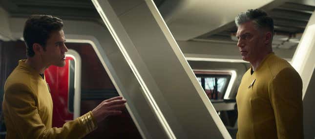 Image for article titled Strange New Worlds' Captain vs. Captain Scene Is Star Trek's New Gold Standard
