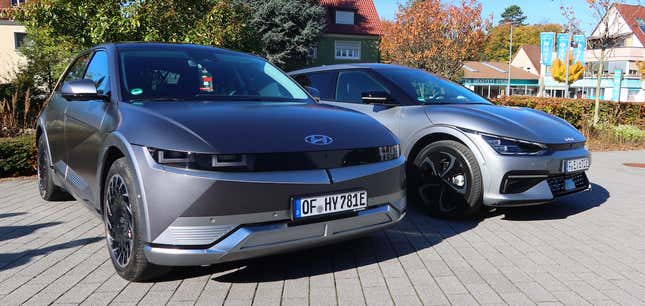 Hyundai Ioniq 5 on the left, Kia EV6 on the right.