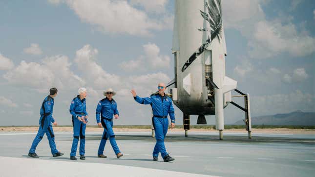 Imagen para el artículo titulado La demanda de Blue Origin contra la NASA se retrasa una semana porque los fiscales no consiguen subir los documentos en PDF