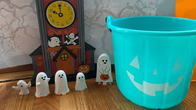 Keep allergen-free candy on hand for trick-or-treaters carrying a teal bucket.