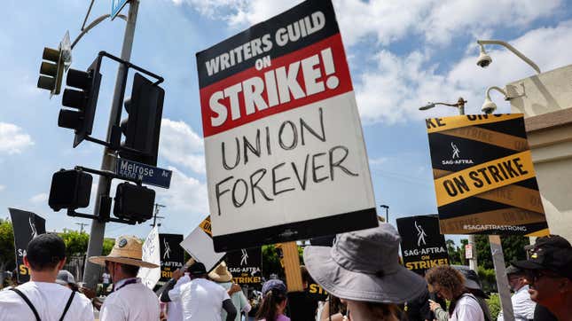 Image for article titled With a Fair Deal in Hand, the Writers Strike Might Be Over