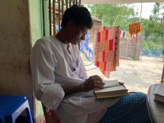 Kanai Sarkar in his home in Dayapur.