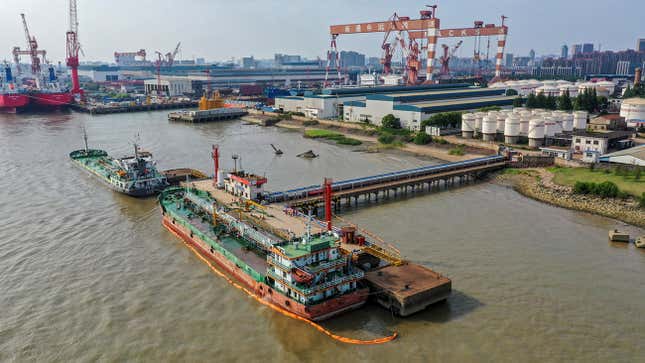 FILE PHOTO: Oil tankers are seen at a terminal of Sinopec Yaogang oil depot in Nantong, Jiangsu province, China June 11, 2019. Picture taken June 11, 2019. REUTERS/Stringer ATTENTION EDITORS – THIS IMAGE WAS PROVIDED BY A THIRD PARTY. CHINA OUT./File Photo
