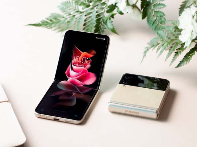 Imagen para el artículo titulado Los nuevos Galaxy Z Fold 3 y Galaxy Z Flip 3 ya están aquí. Esto es lo que cambia en los plegables de Samsung