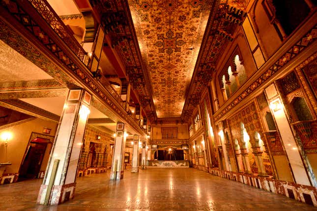 The lobby ceiling is referred to as the ”largest flying carpet in the world”