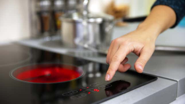 Image for article titled How to Reduce Energy Costs While You&#39;re Cooking