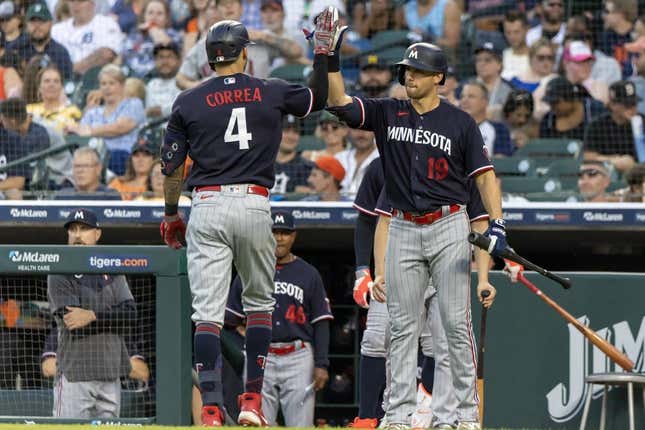 Sanó homers, Twins withstand late rally to beat Tigers 3-2