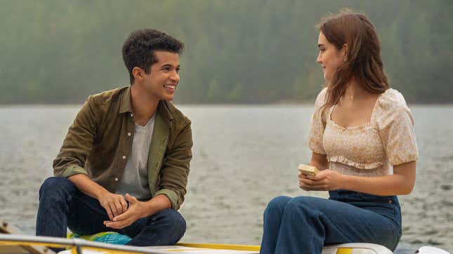 (from left) Jordan Fisher as Aiden, Talia Ryder as Clare in Hello, Goodbye, And Everything In Between.
