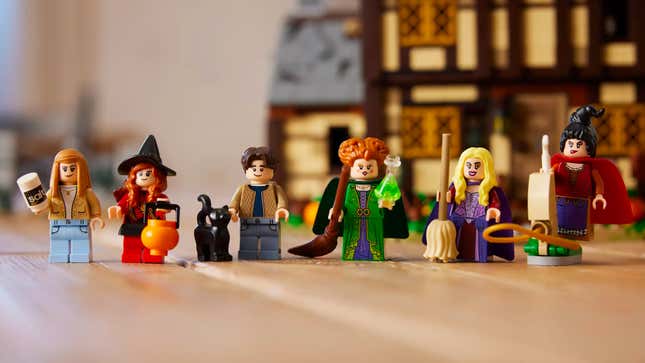 Image for article titled Lego&#39;s 2,316-Piece Hocus Pocus Set Brings Halloween Home Early This Year