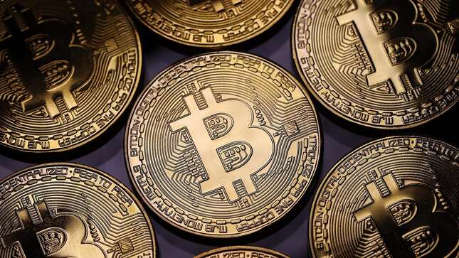 Imagen para el artículo titulado Tesla ya no aceptará Bitcoins como pago por sus implicaciones medioambientales