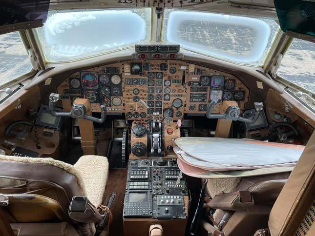 Image for article titled This Vintage Passenger Jet Would Make The Coolest Little Home
