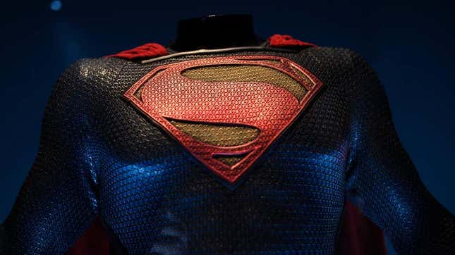 Imagen para el artículo titulado DC trabaja en una nueva película de Superman con Henry Cavill (probablemente sean dos)