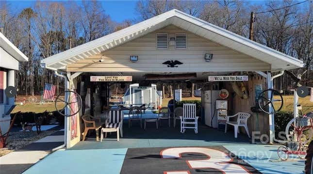Image for article titled I Can't Stop Thinking About The Dale Earnhardt House
