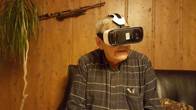 Imagen para el artículo titulado Corea del Sur usará cascos de realidad virtual para determinar si las personas mayores pueden conducir