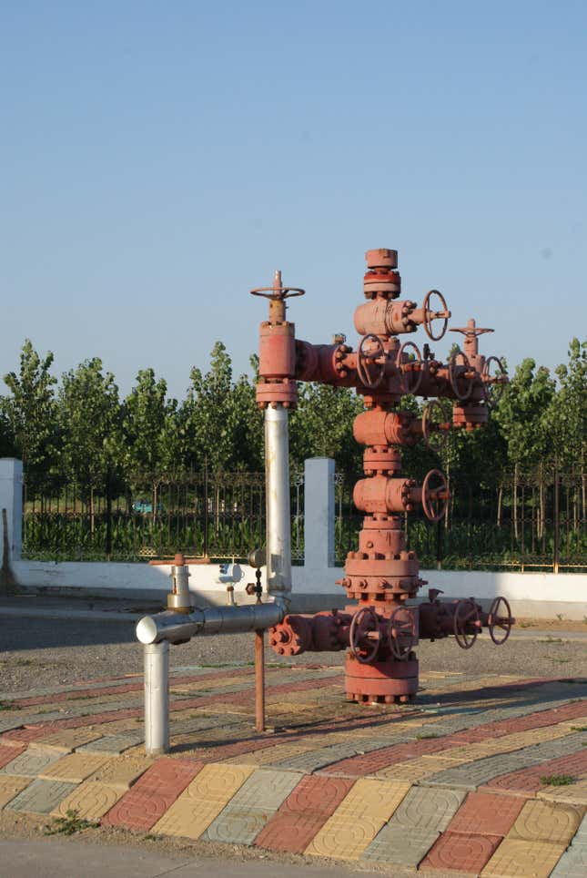 Carbon dioxide is being injected into Shengli oilfield.