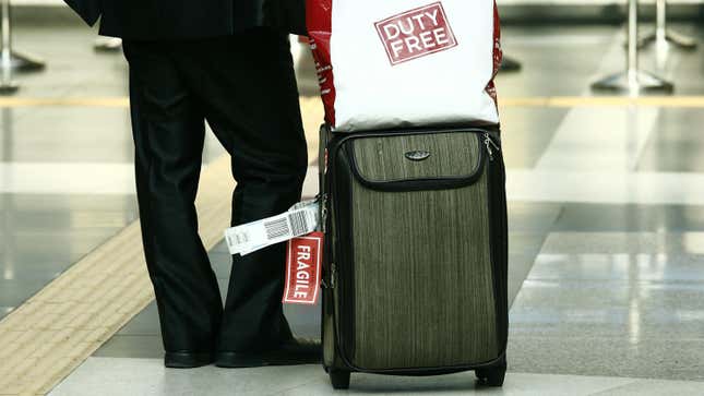 Image for article titled How to Avoid a Last-Minute Extra Baggage Fee at the Airport