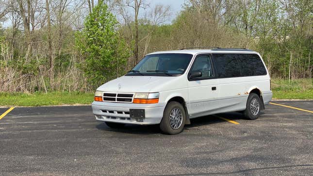 Image for article titled This Minivan Is What $1,200 Gets You in Today&#39;s Used Car Market
