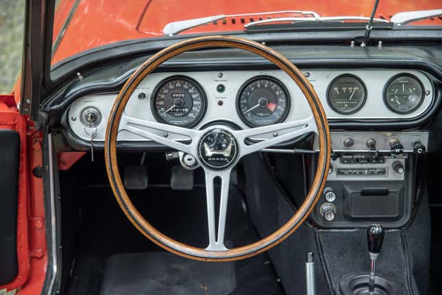 Image of a Honda S600 steering wheel from a car sold on Bring a Trailer