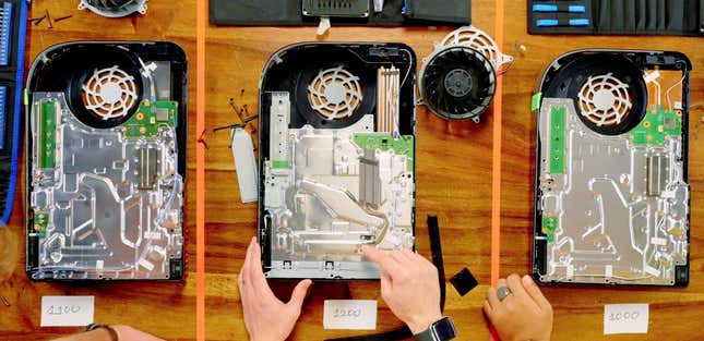 Imagen para el artículo titulado Sony rediseñó el interior de la nueva versión de PS5: es más liviana y consume menos energía