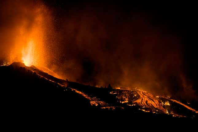 The Canary Island’s Explosive Volcanic Eruption in 6 Photos