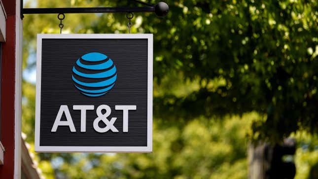 Image for article titled Thousands of AT&amp;T Subscribers Infected With Data-Pilfering Malware, Researchers Say